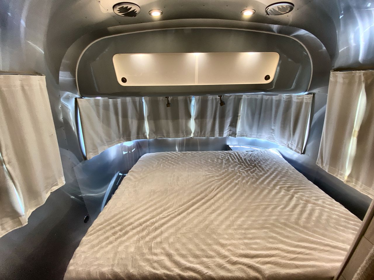 2022 Airstream 25RB Queen Base