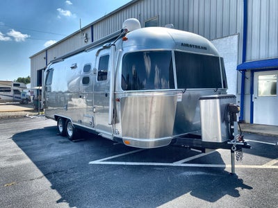 2022 Airstream 25RB Queen Base