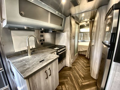 2022 Airstream 25RB Queen Base