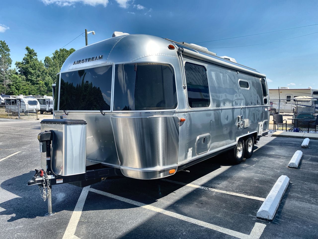 2022 Airstream 25RB Queen Base