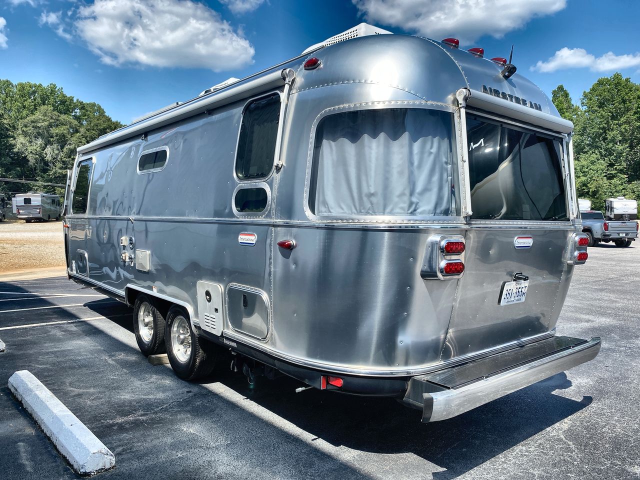 2022 Airstream 25RB Queen Base