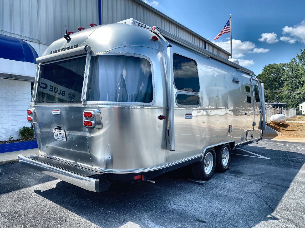 2022 Airstream 25RB Queen Base