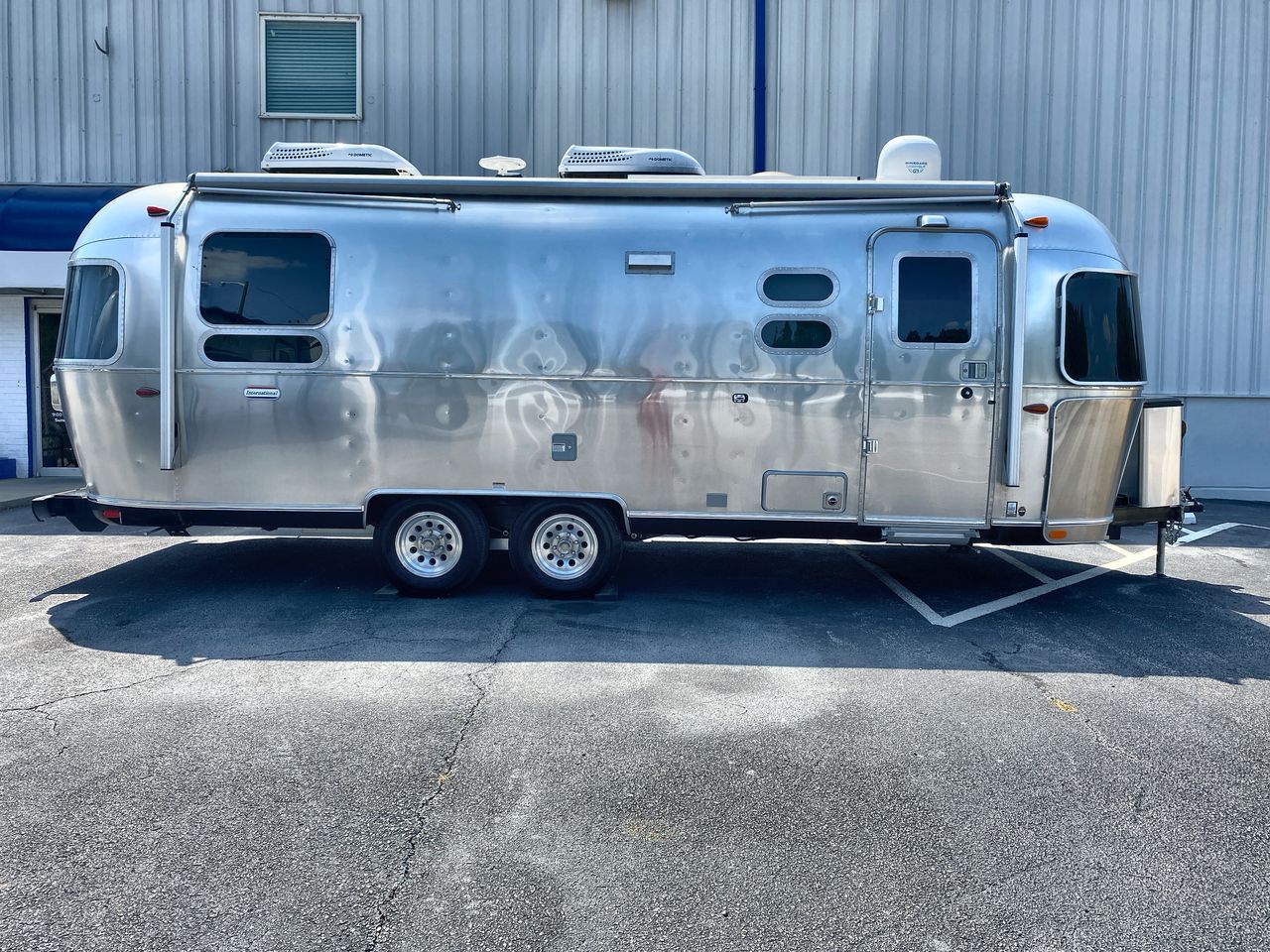 2022 Airstream 25RB Queen Base