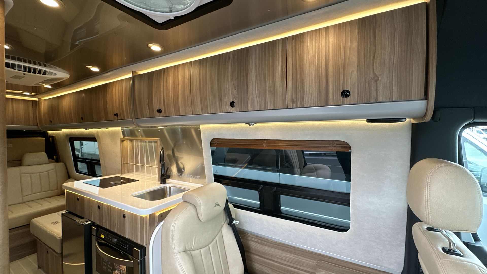 2025 Airstream 24 GL Base