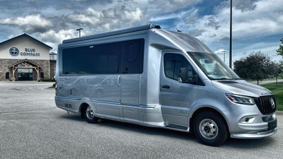 2026 Airstream Murphy Suite Base