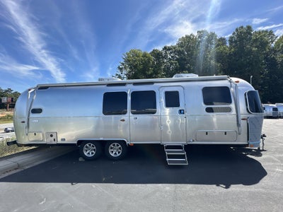 2026 Airstream 30FBBT Base