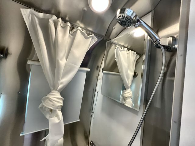 2025 Airstream 16RB Base