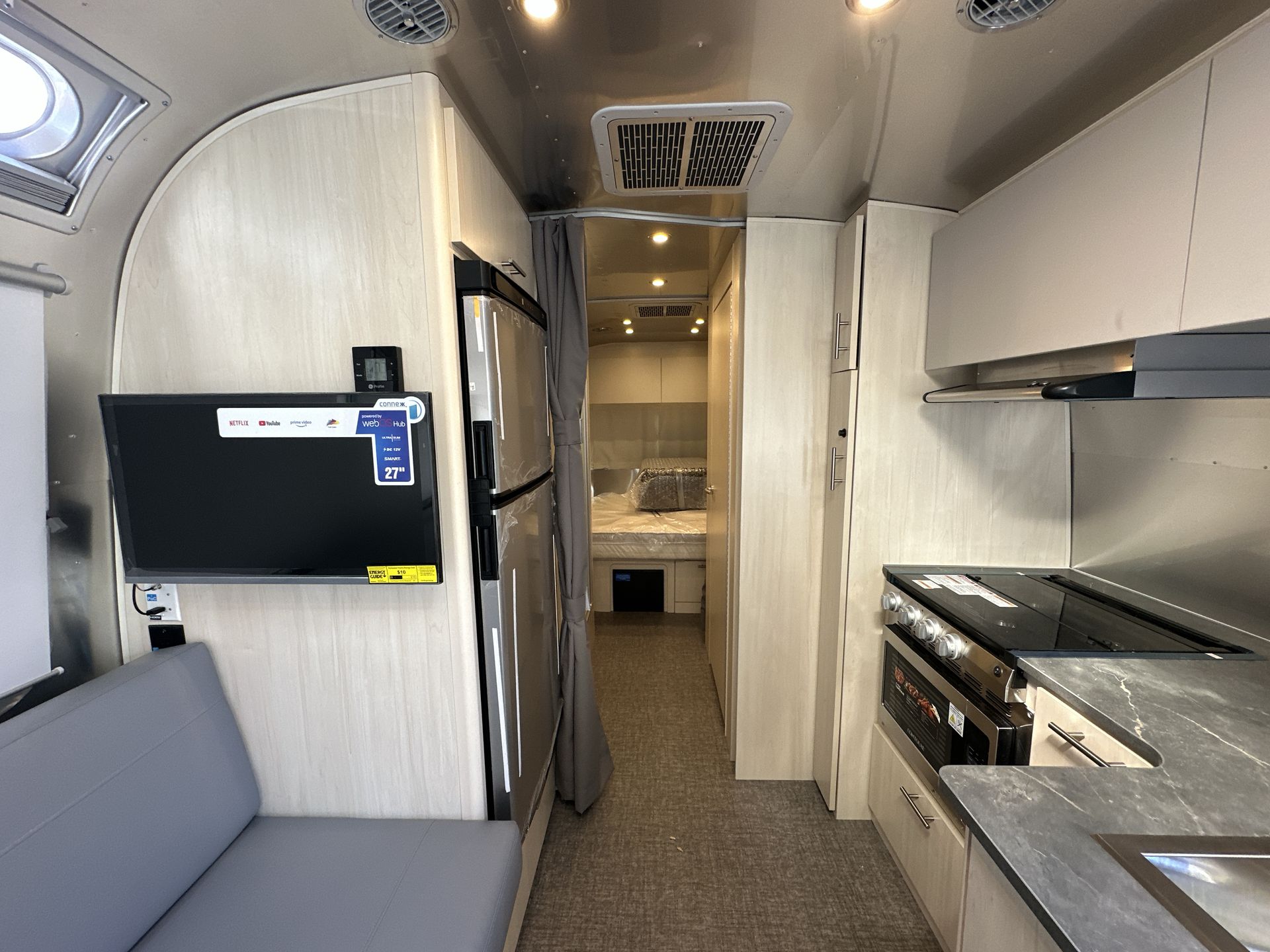 2026 Airstream 25FBQ Base