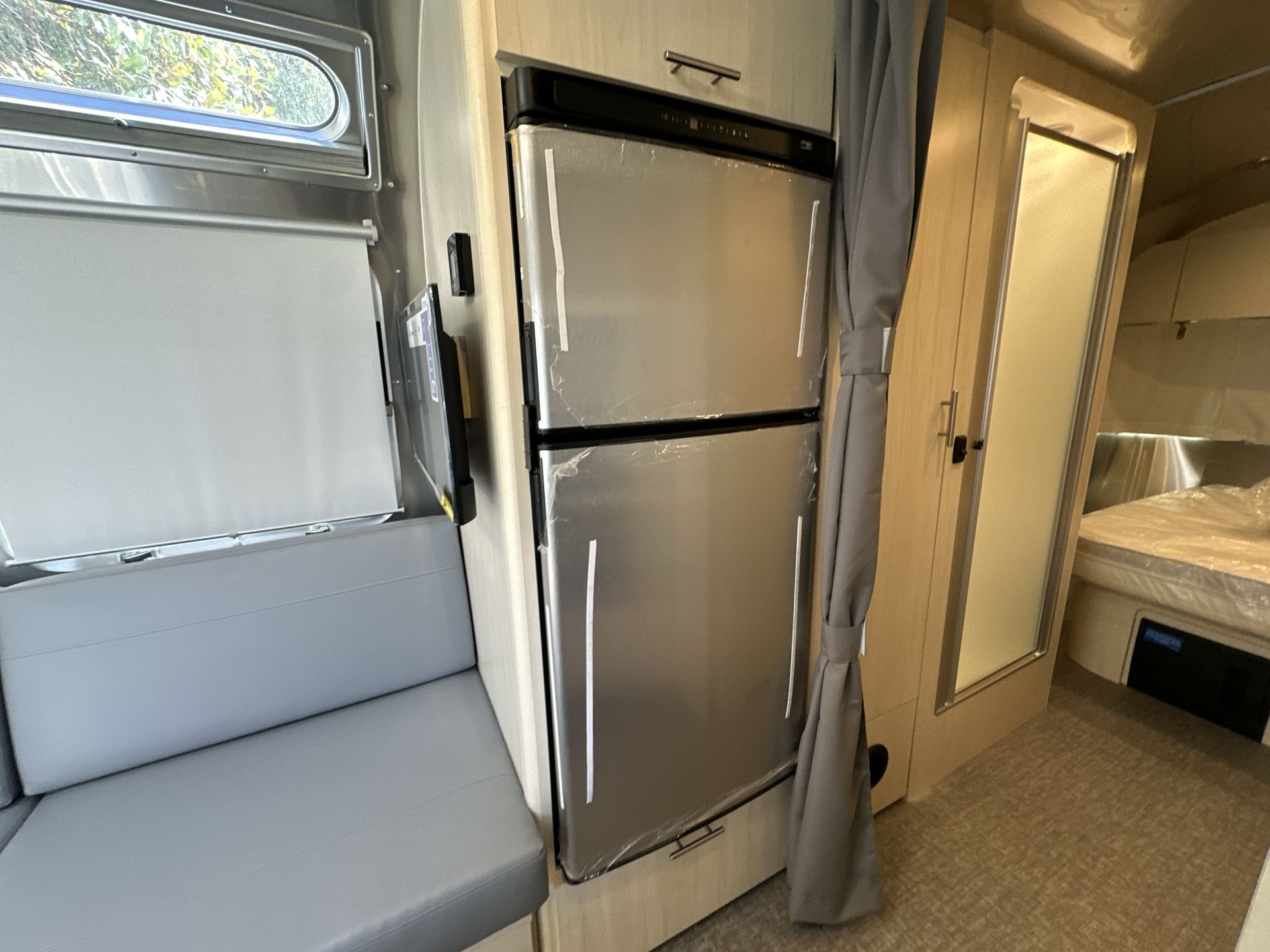 2026 Airstream 25FBQ Base