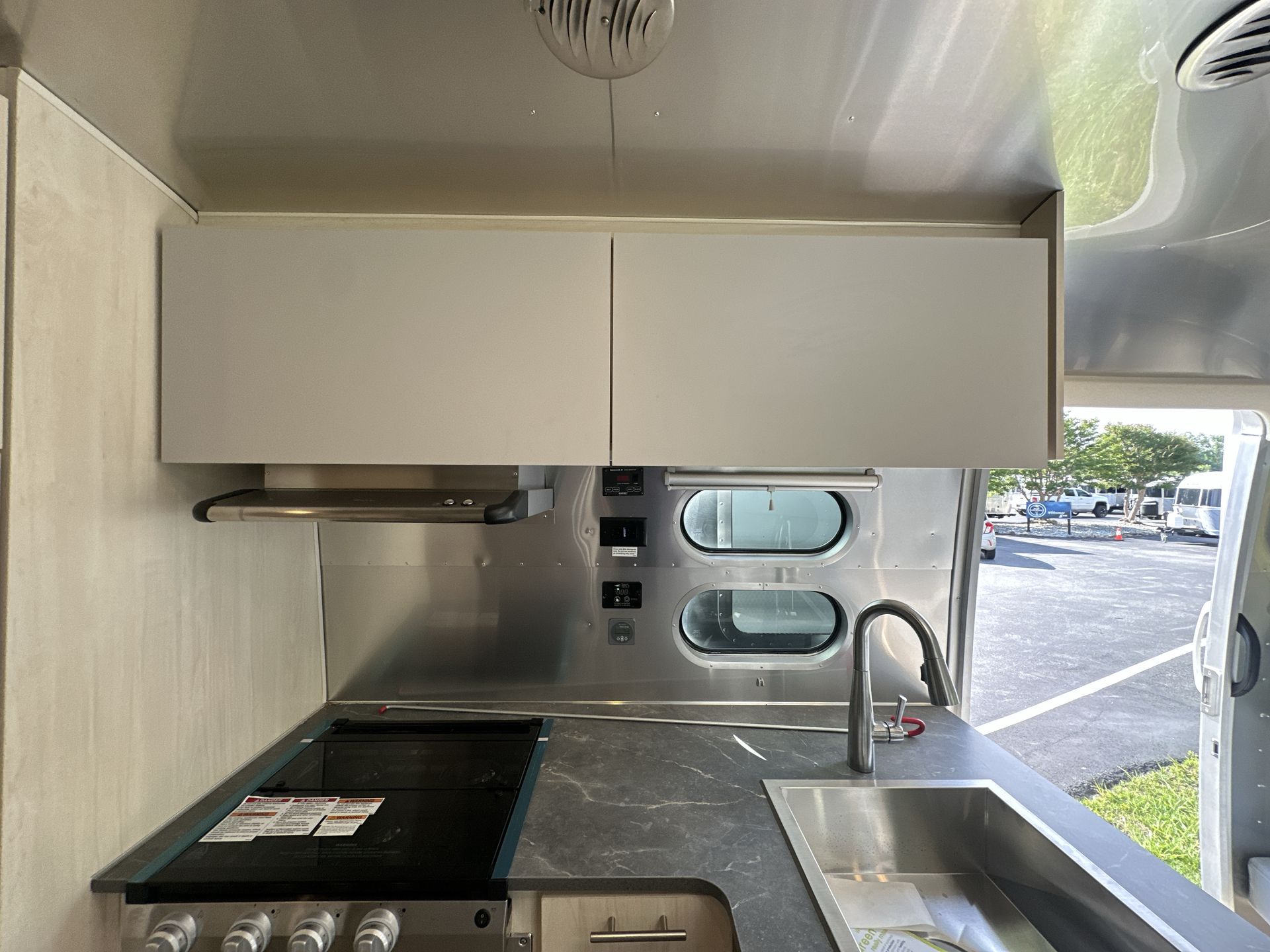 2025 Airstream 25FBQ Base