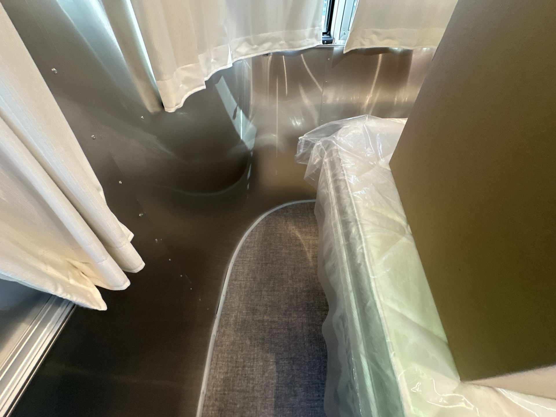 2025 Airstream 25FBQ Base