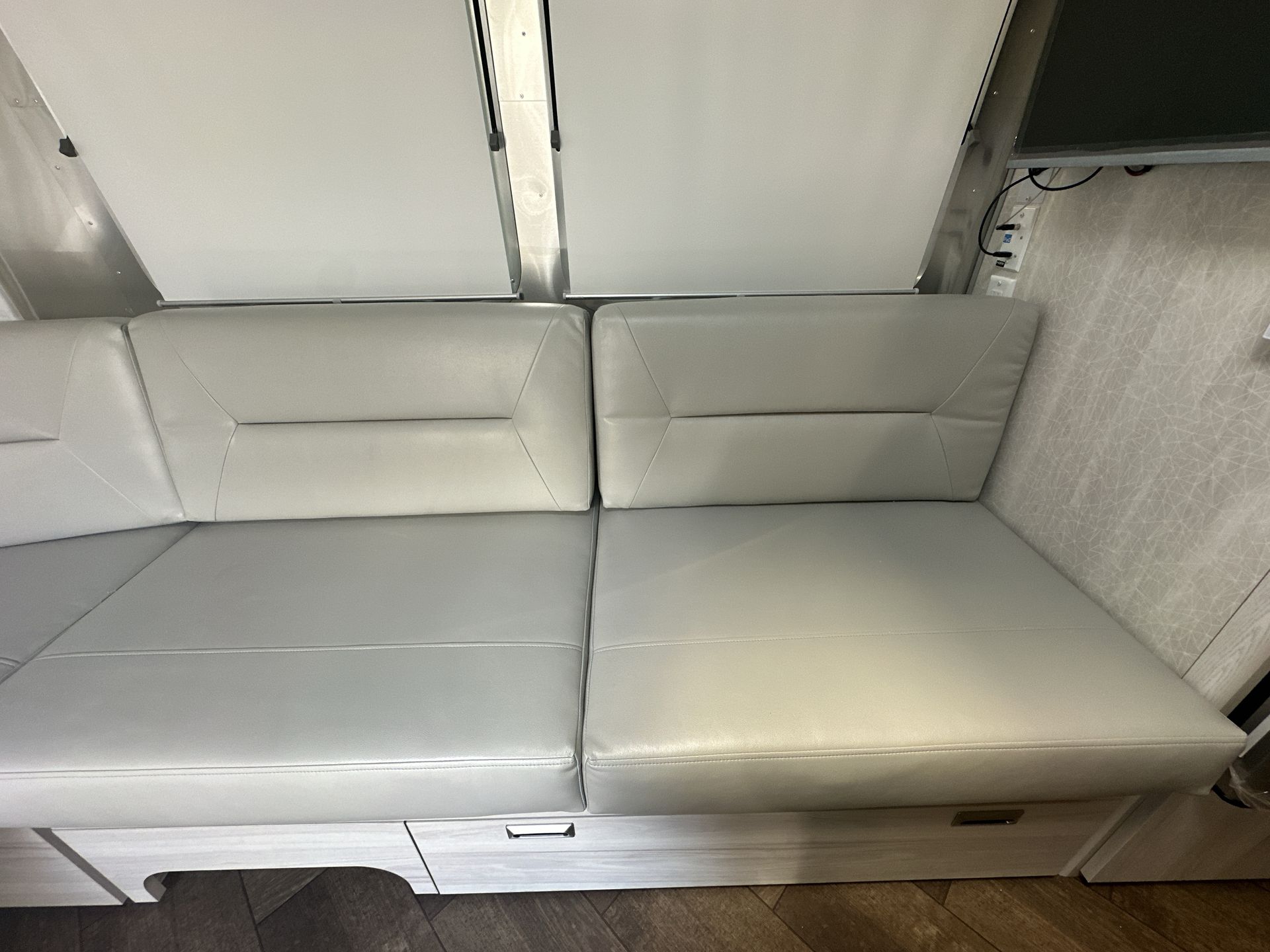 2025 Airstream 25FBQ Base