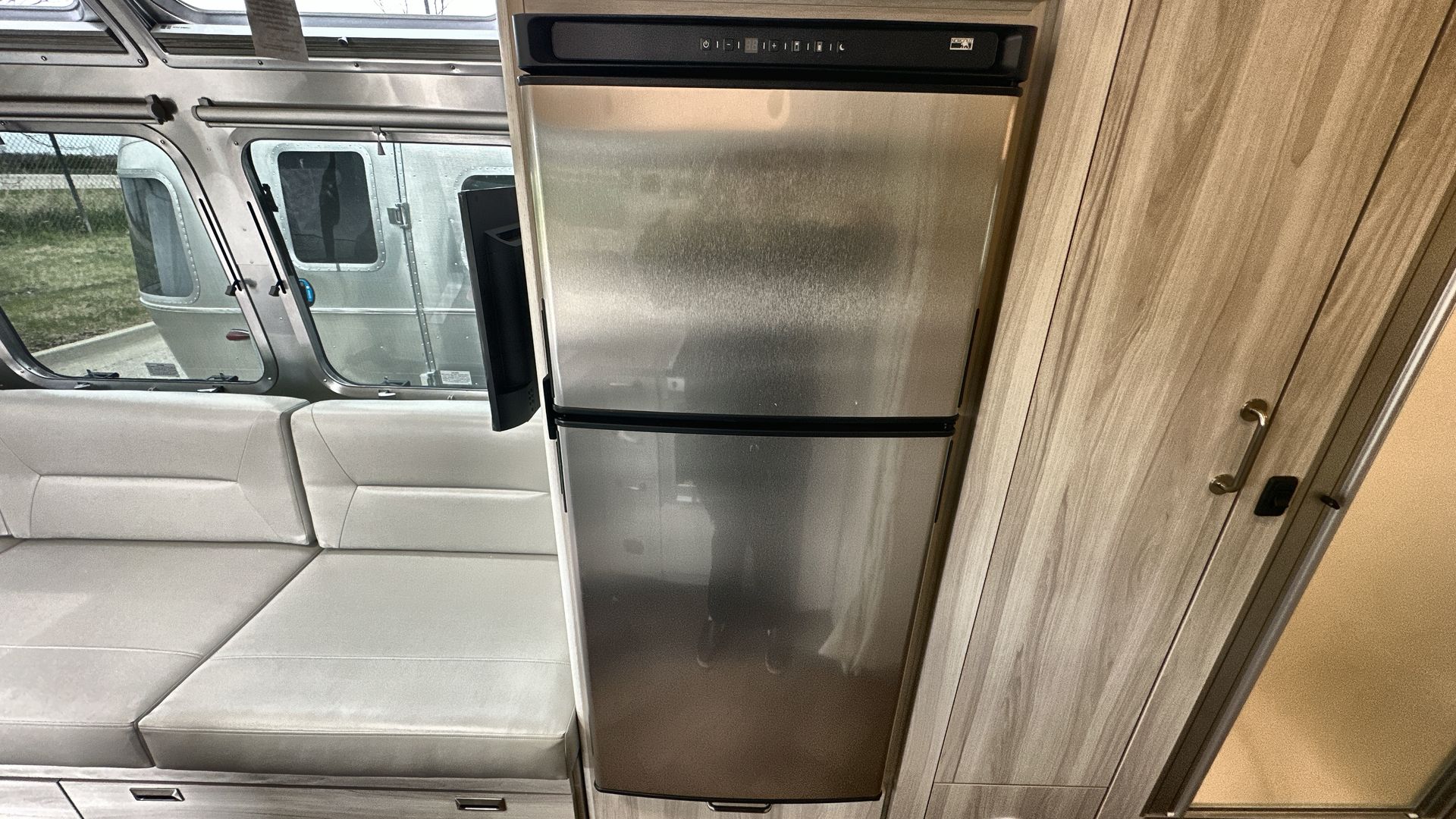 2025 Airstream 25FBT Base