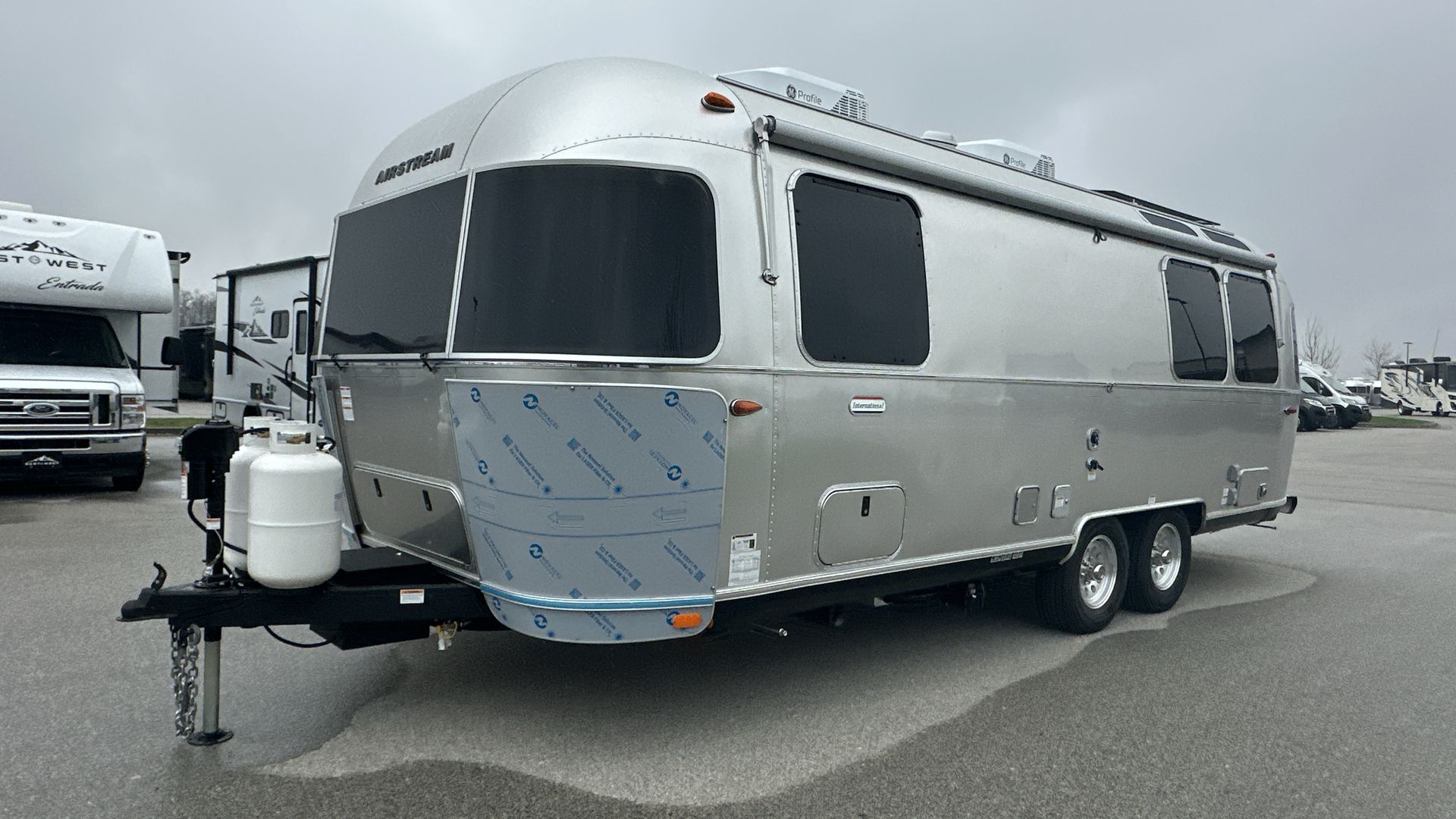 2025 Airstream 25FBT Base