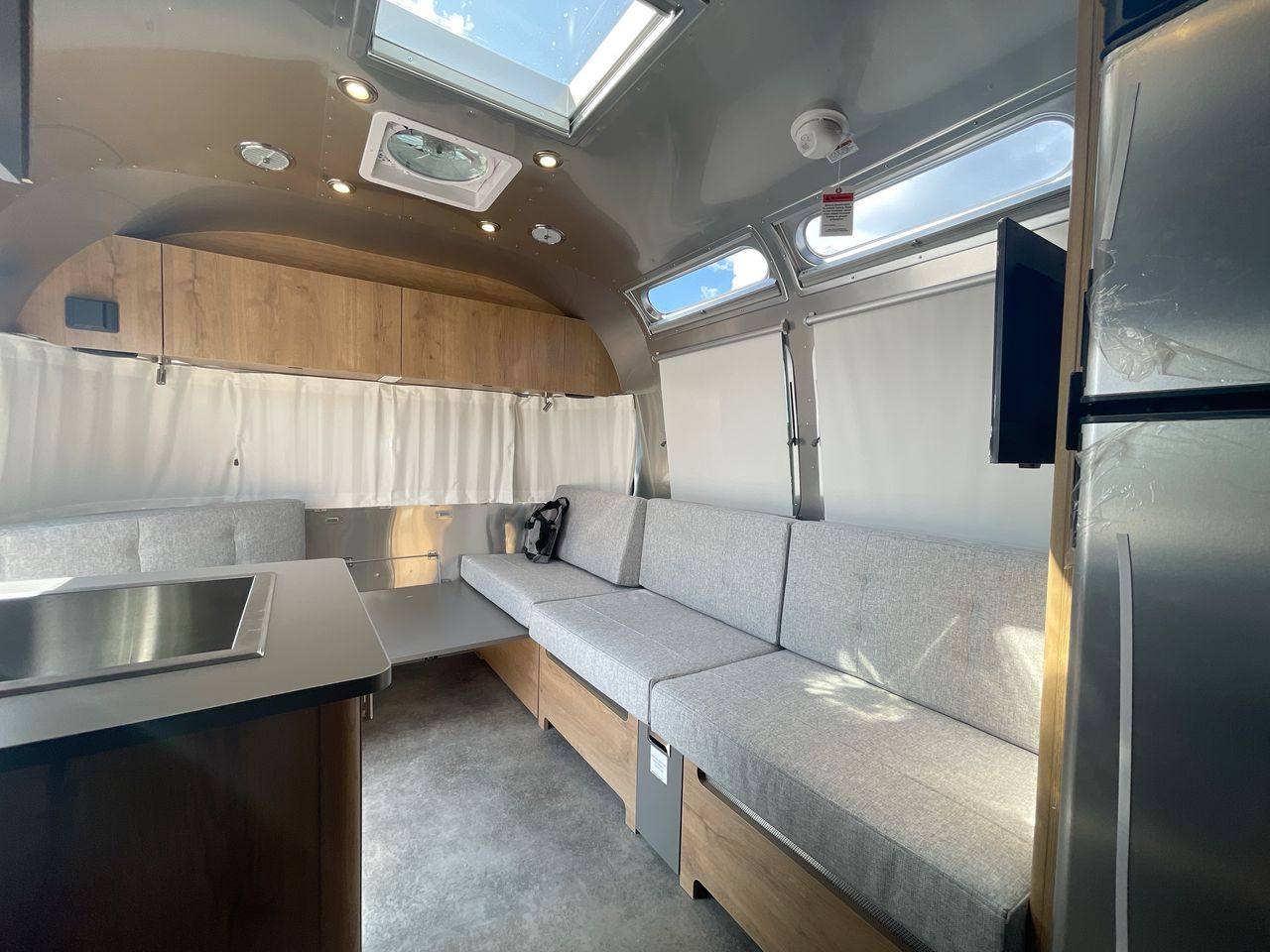 2026 Airstream 25FBQ Base