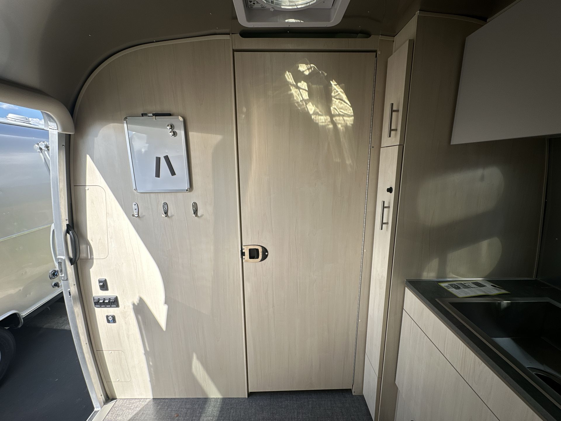 2026 Airstream 23FBT Base