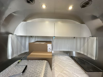 2026 Airstream 27FBQ Base