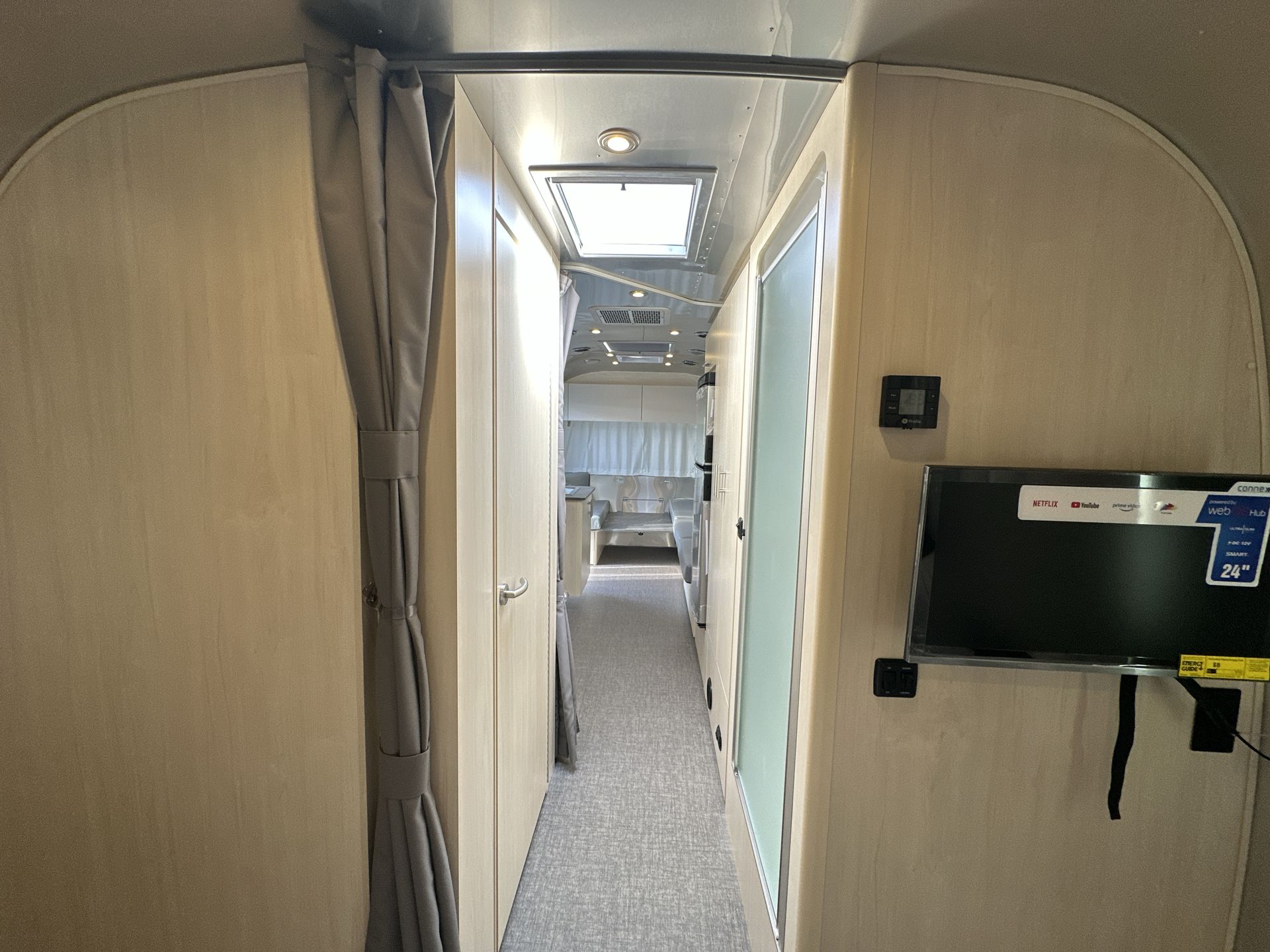 2026 Airstream 27FBQ Base