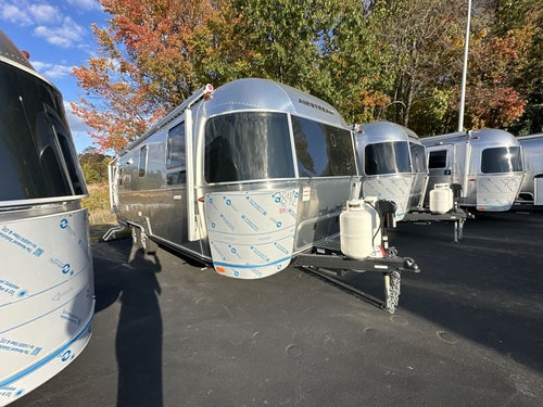 2026 Airstream 27FBQ Base