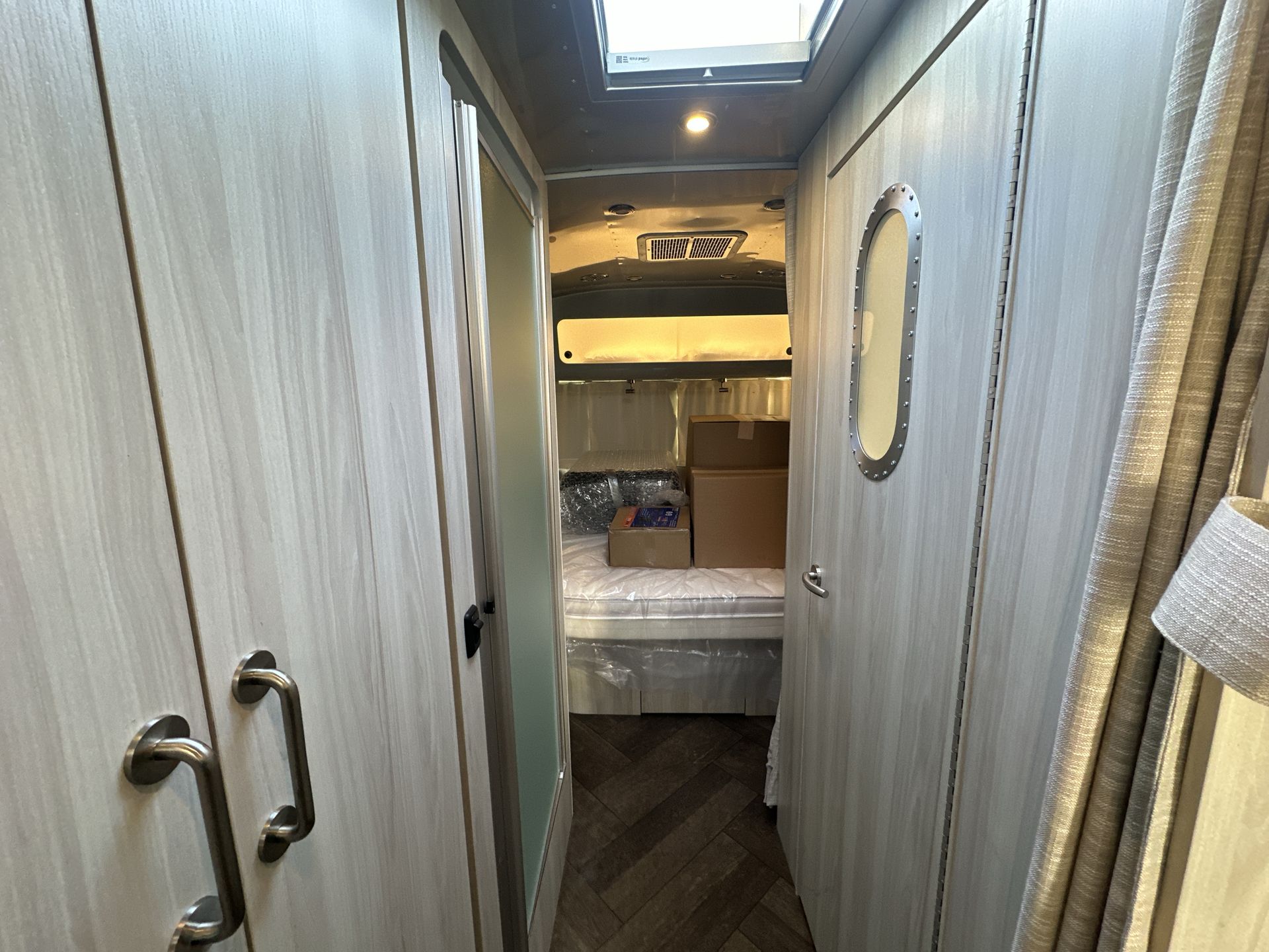 2026 Airstream 27FBQ Base