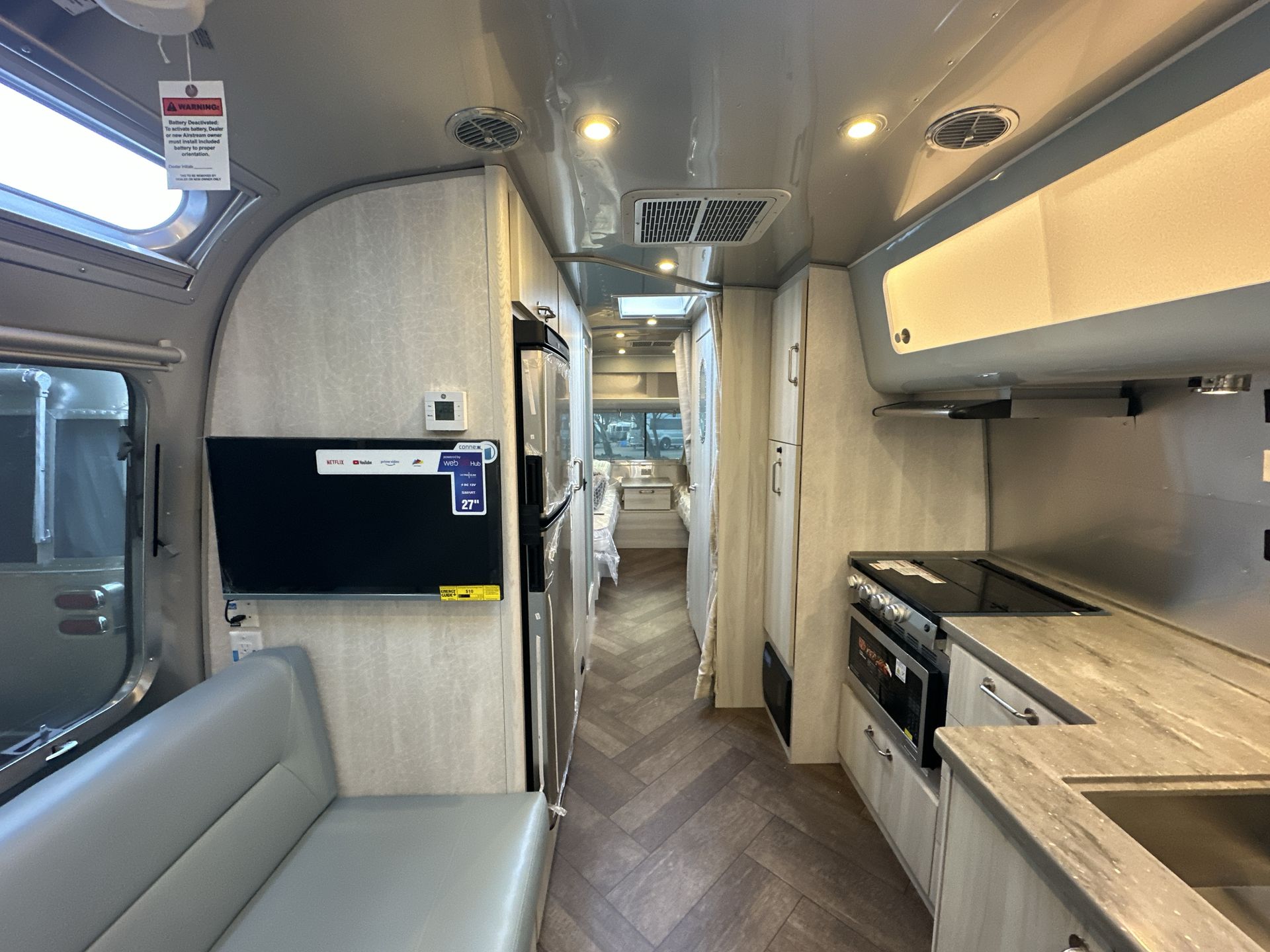 2026 Airstream 27FBT Base