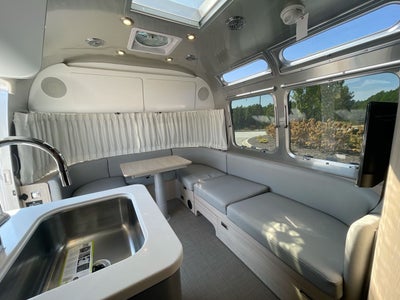 2026 Airstream 25FBT Base