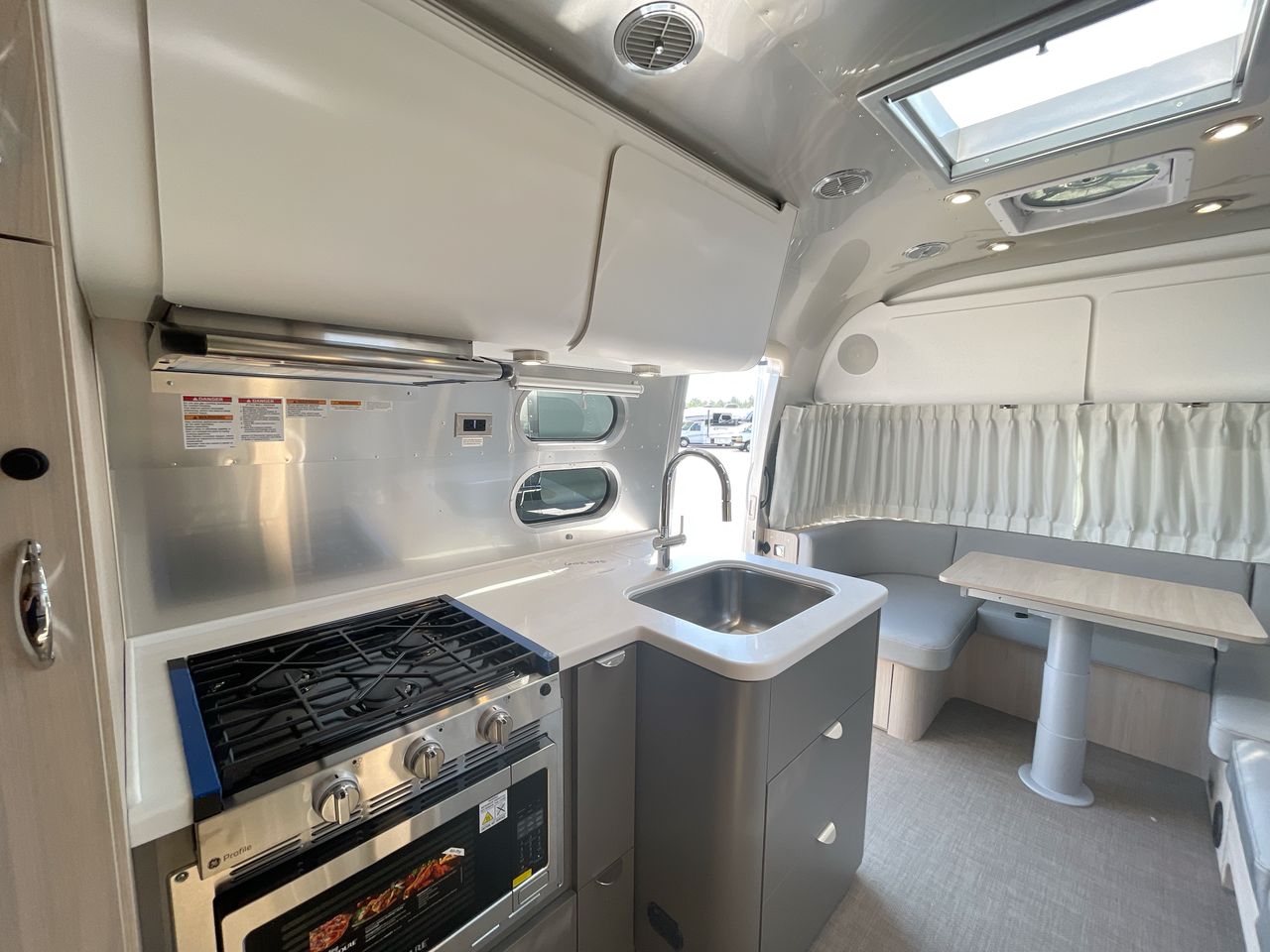 2026 Airstream 25FBT Base