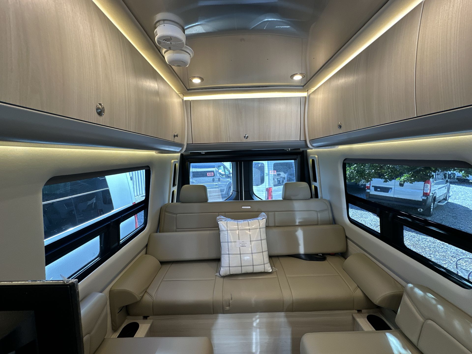 2026 Airstream 24GL 4x2 Passenger Base