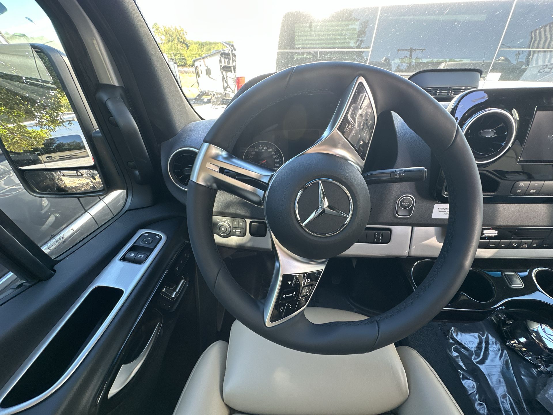 2026 Airstream 24GL 4x2 Passenger Base