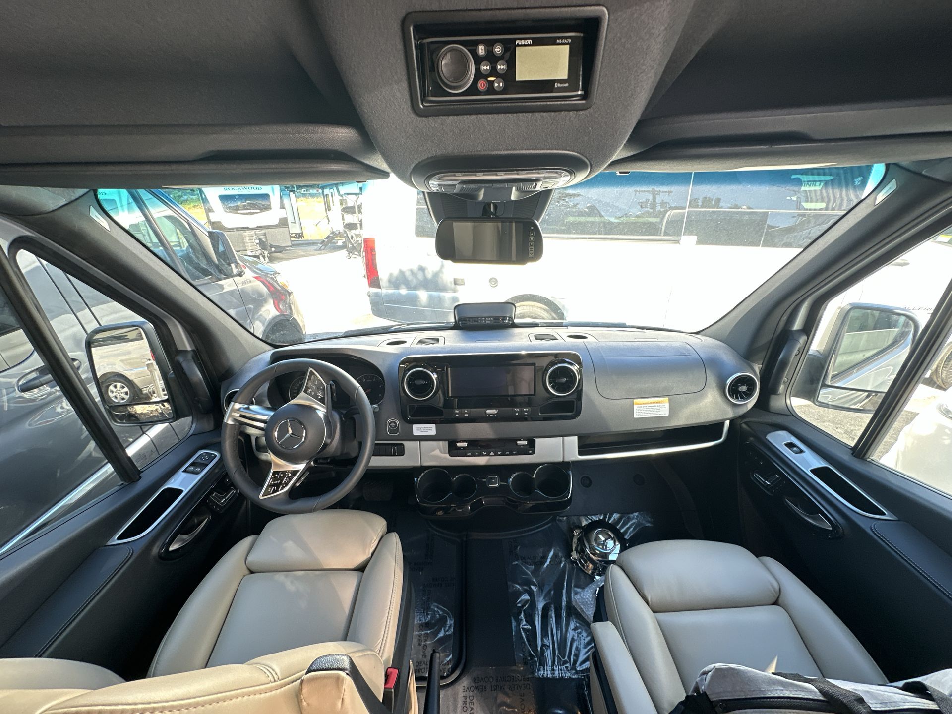 2026 Airstream 24GL 4x2 Passenger Base