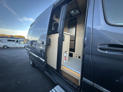 2026 Airstream 24GT Tommy Bahama Base