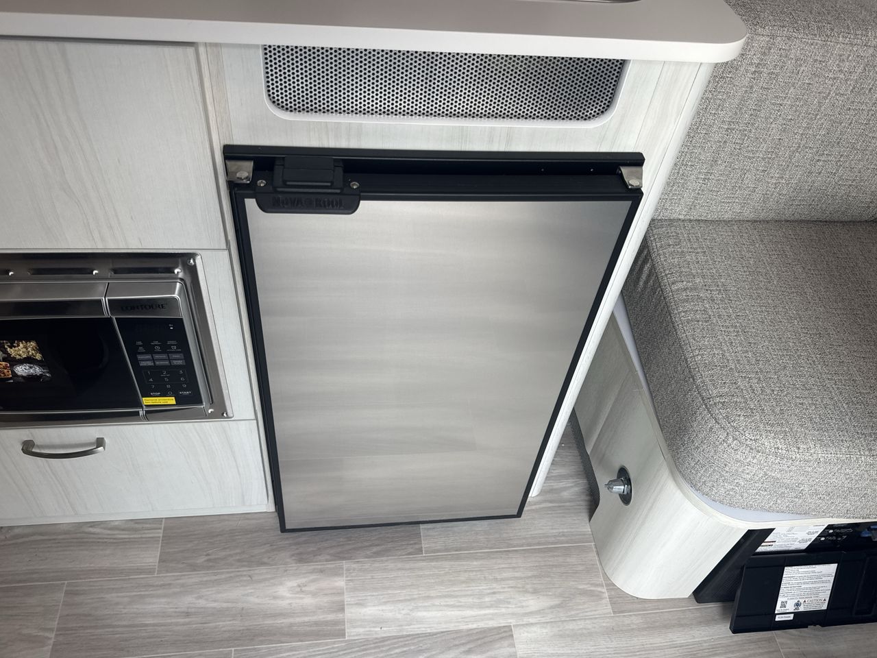 2025 Airstream 16RB Base