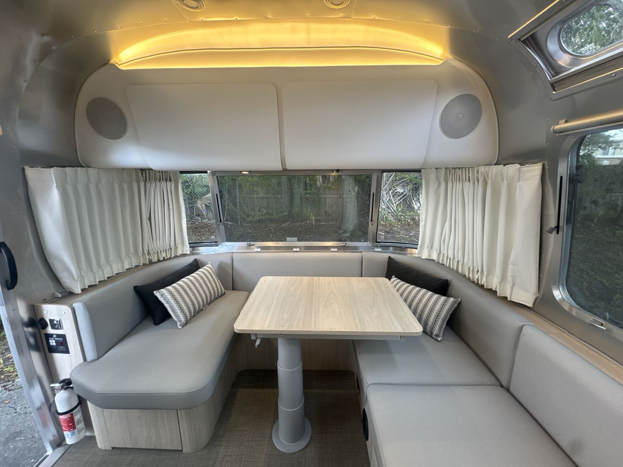2026 Airstream 25FBQ Base