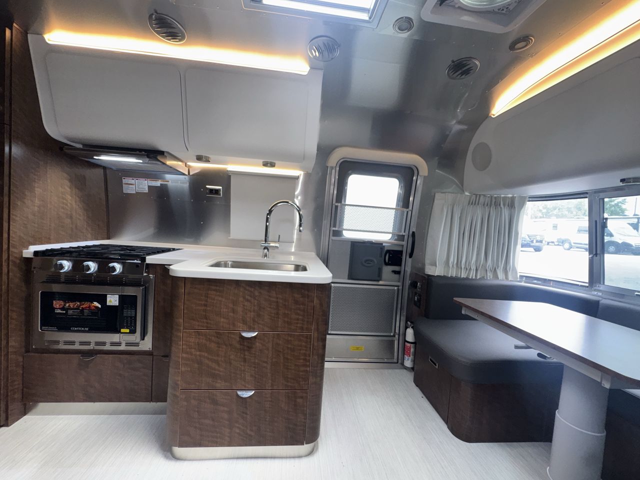 2025 Airstream 25FBQ Base