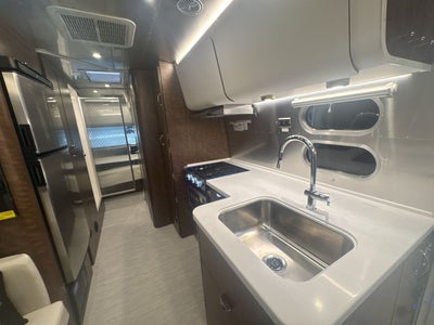 2026 Airstream 27FBQ Base