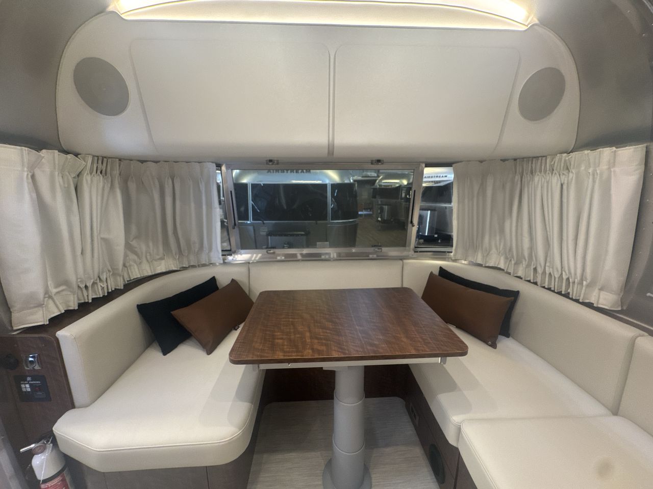 2026 Airstream 27FBQ Base