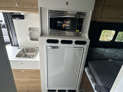 2026 Airstream Rangeline Base