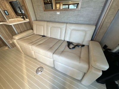 2025 Airstream Murphy Suite Tommy Bahama Base