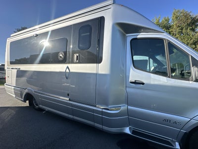 2025 Airstream Murphy Suite Tommy Bahama Base