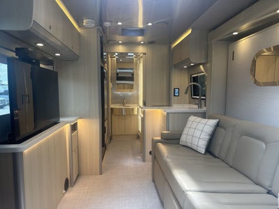 2026 Airstream Murphy Suite Base