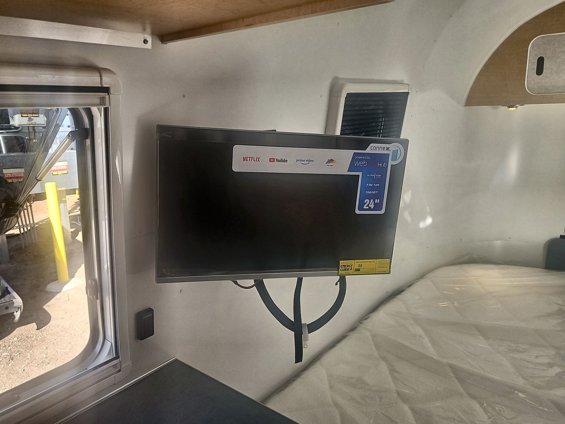 2026 Airstream 22RB Base