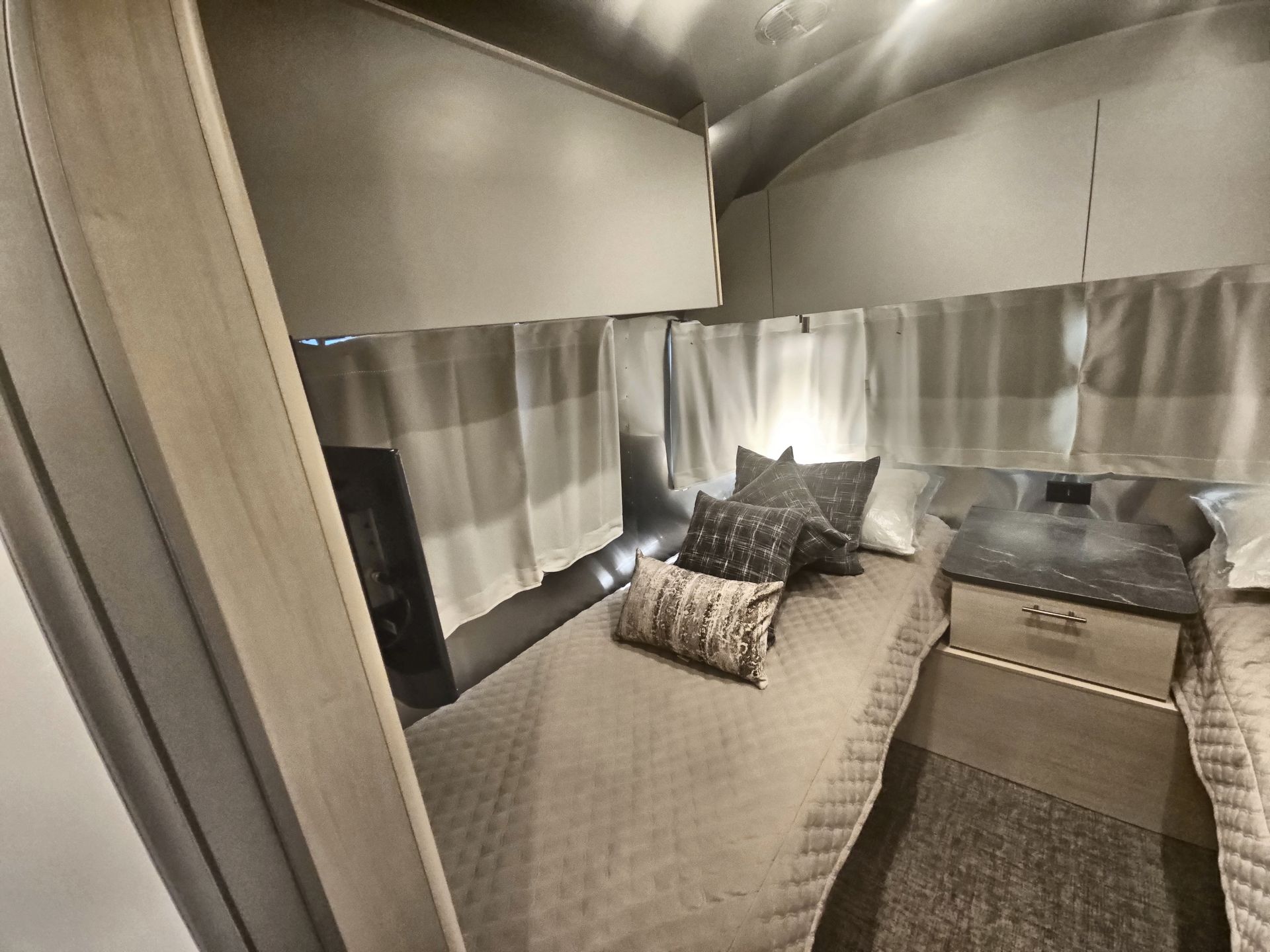 2026 Airstream 25FBT Base