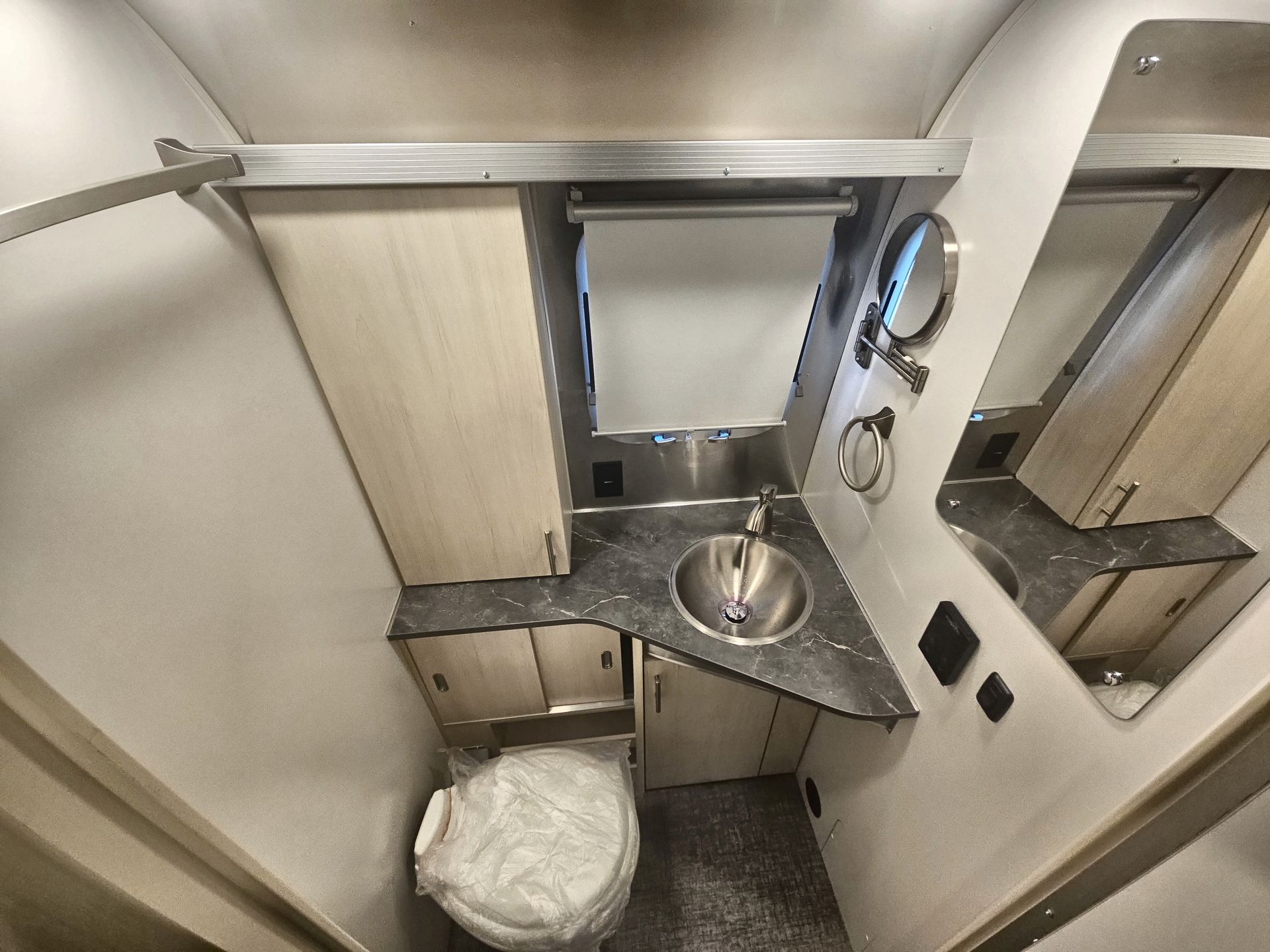 2026 Airstream 25FBT Base