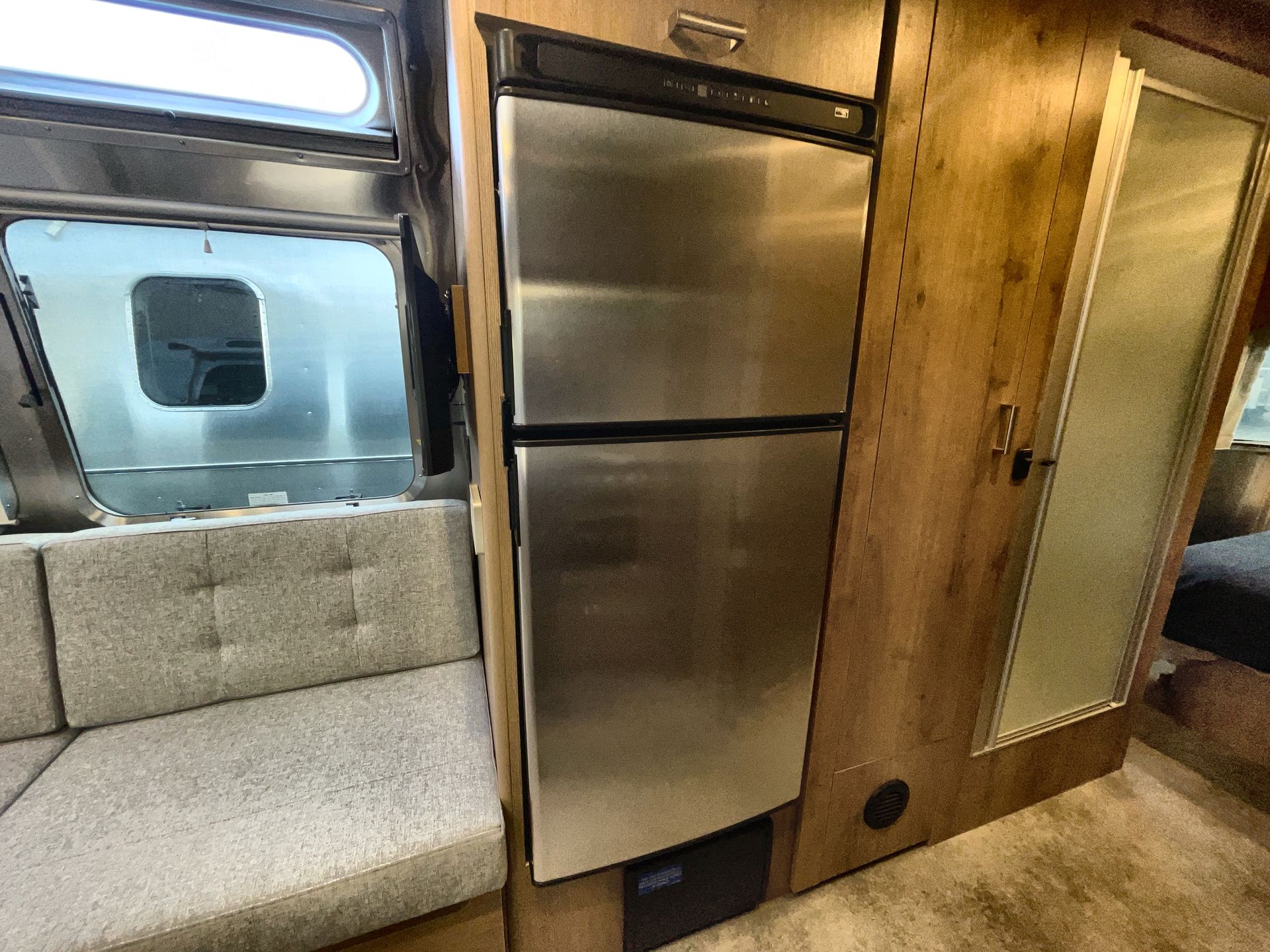 2026 Airstream 25FBQ Base