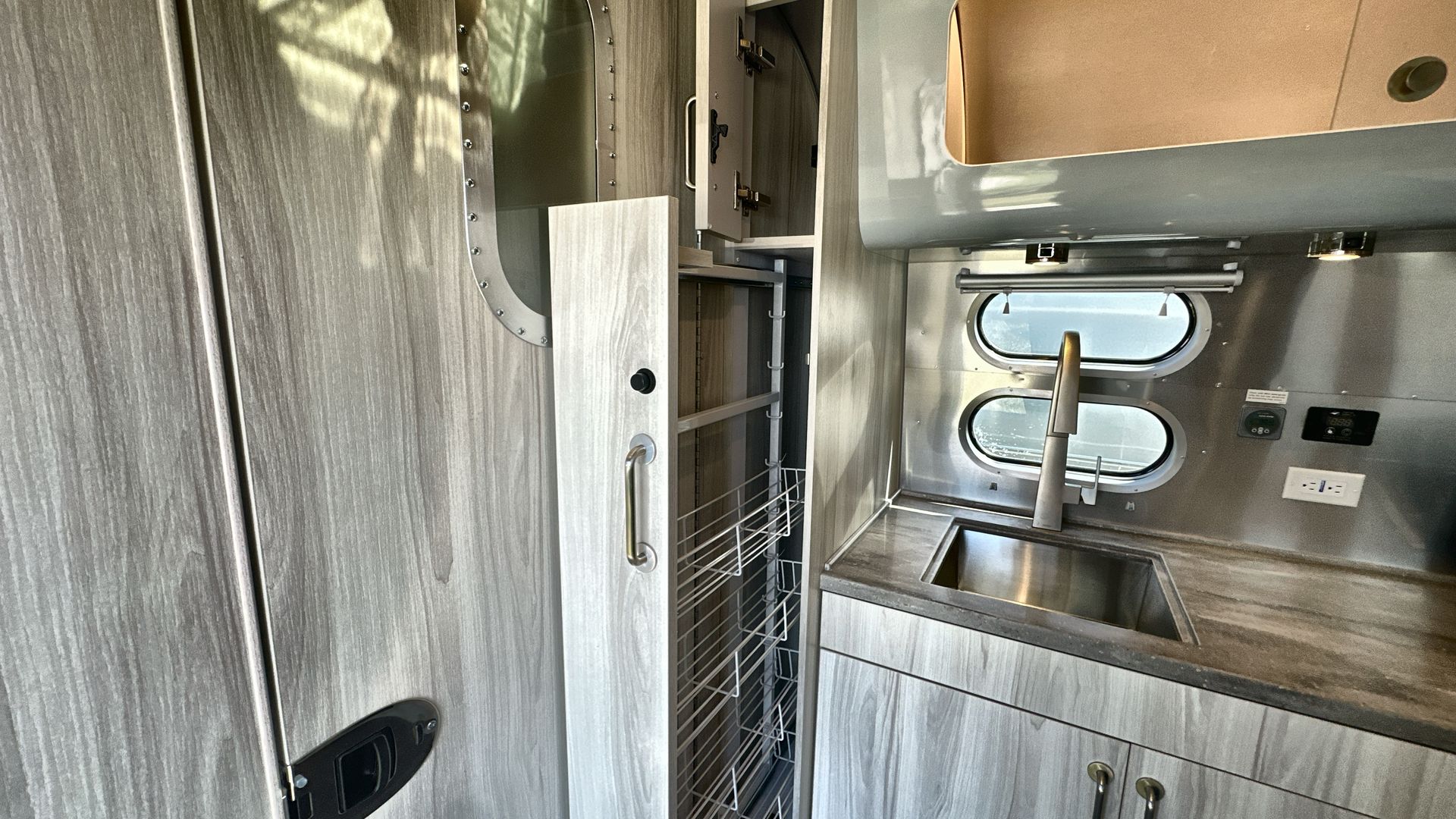 2025 Airstream 23FBT Base