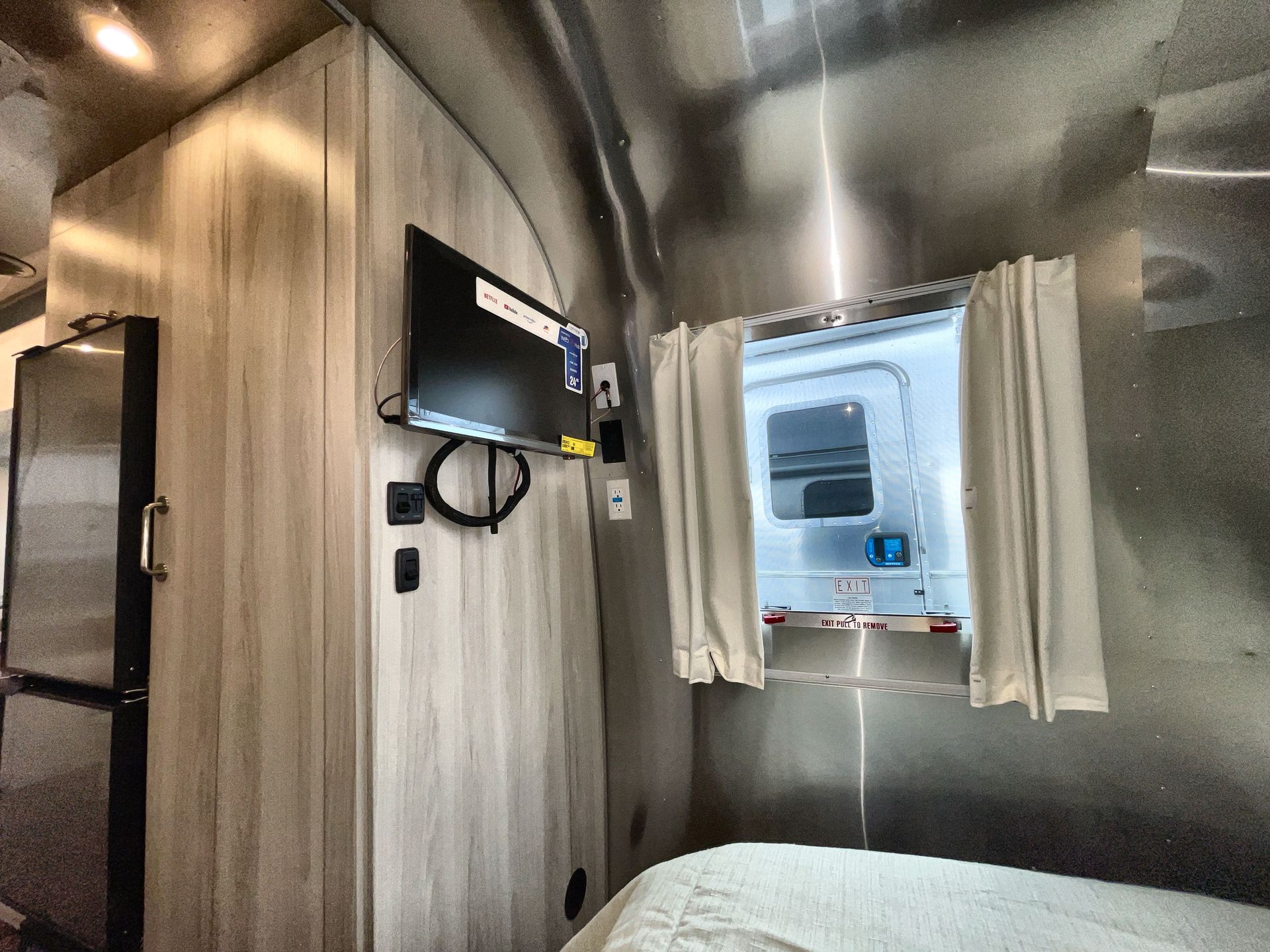 2025 Airstream 23FBQ Base