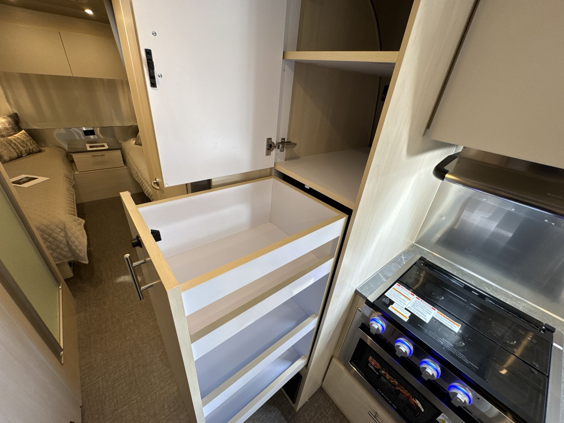 2025 Airstream 27FBT Base