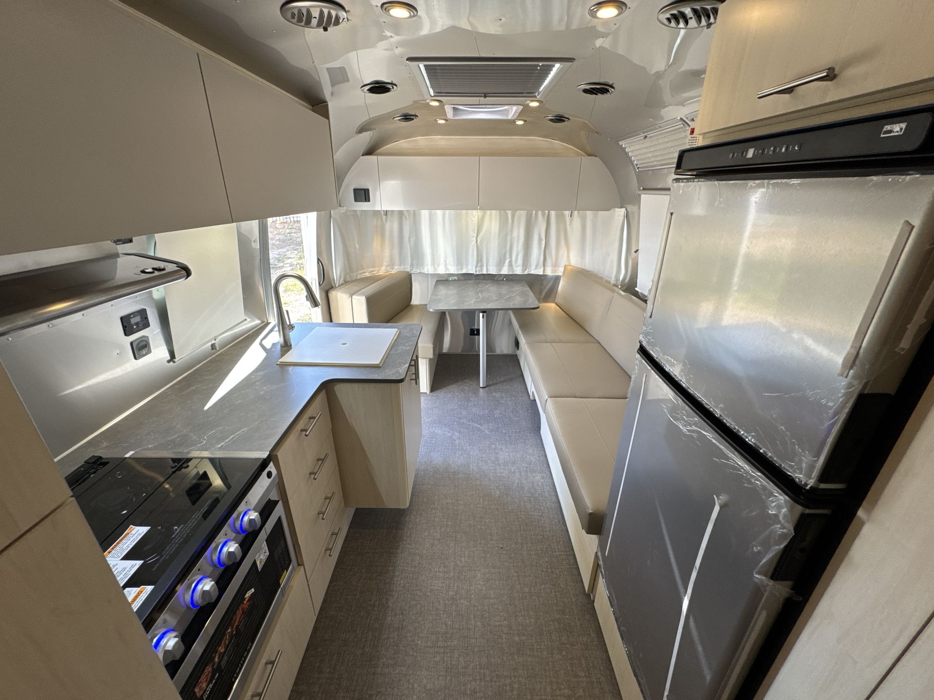 2025 Airstream 27FBT Base