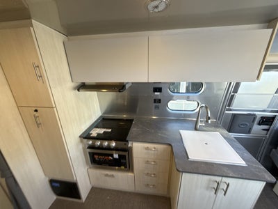 2026 Airstream 27FBQ Base