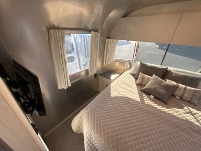 2026 Airstream 27FBQ Base